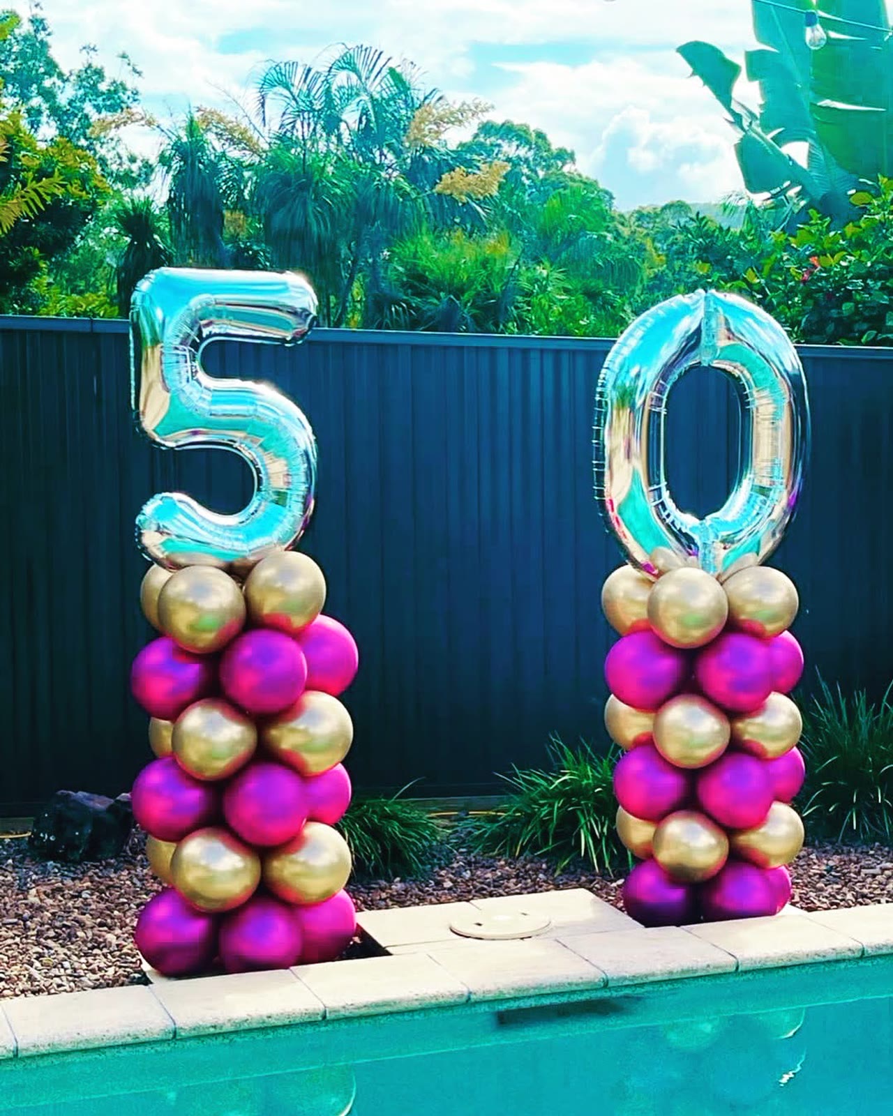 Heart-shaped balloon column